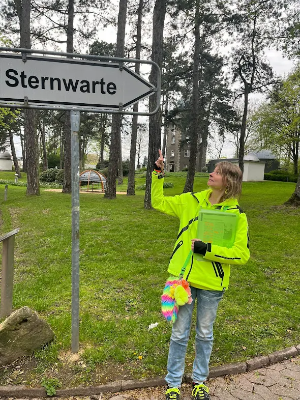 Privates Foto am Wegweiser zur Sternwarte Recklinghausen ohne genaues Datum